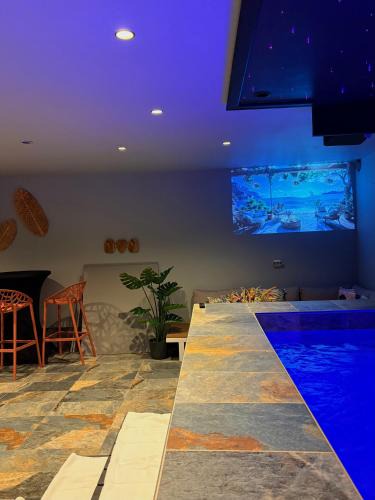 Ittenheim Villa | Gites Spa Strasbourg - Villa Gorille - SPA Privé, Sauna, Borne d'arcade, Babyfoot