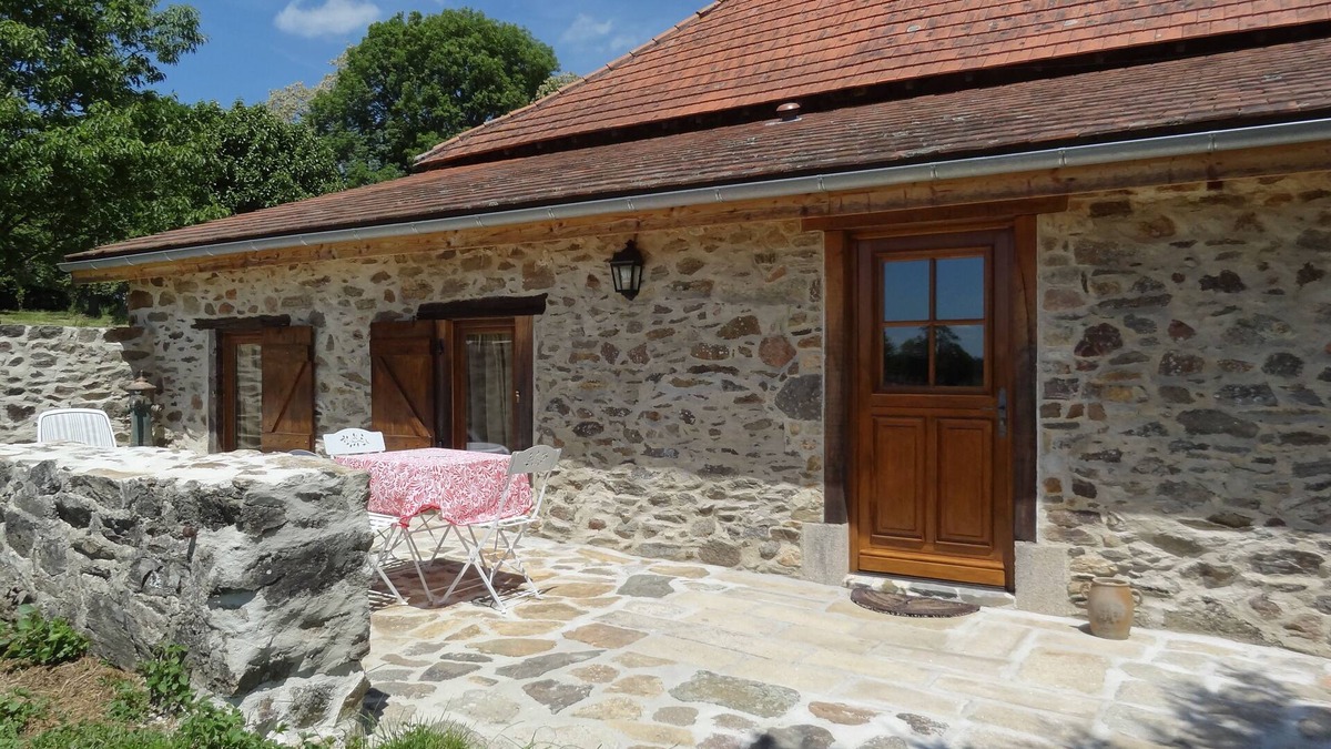 Saint-Hilaire-Bonneval House | Gites Sthilbon - Le Menudet. 2 Pièces de 40 m2 Terrasse et vue sur la Campagne