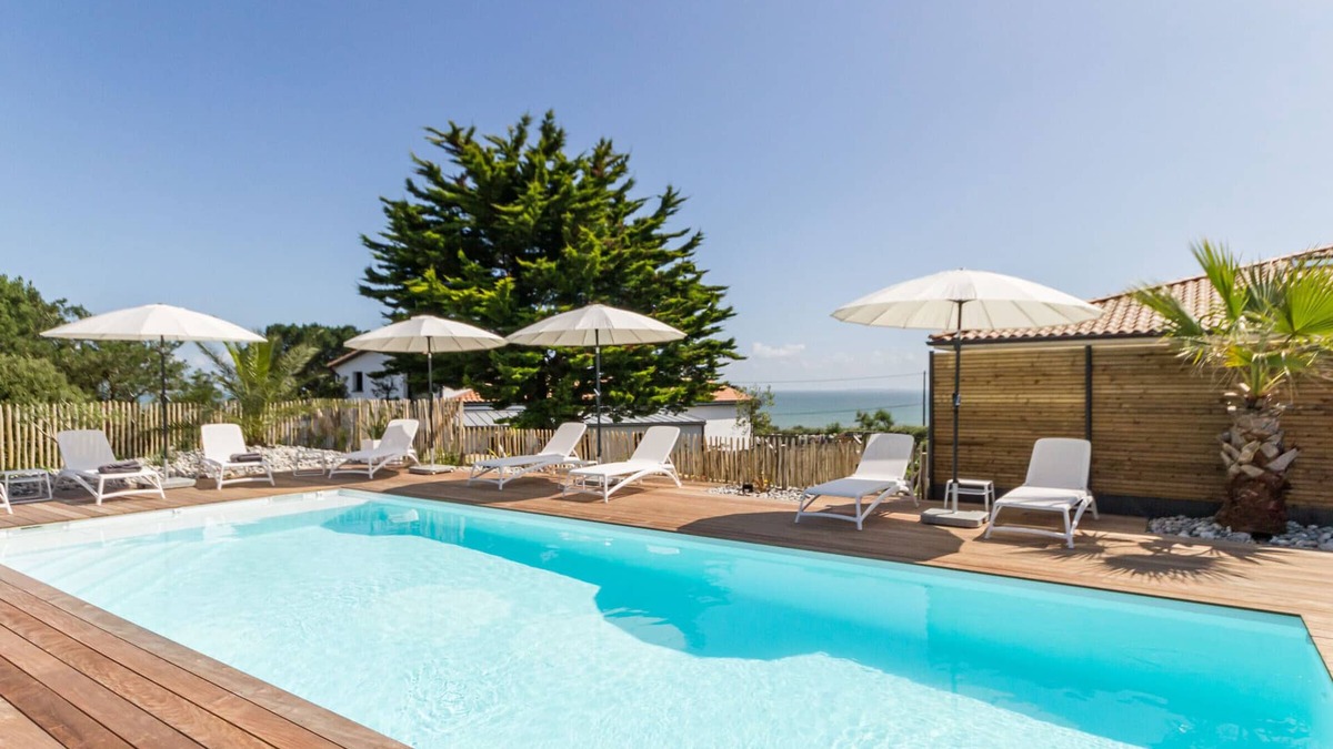Prefailles Cottage | Gîtes with heated pool near beach. Garden, spa, BBQ, WiFi. Baby bed included