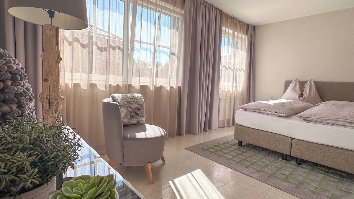 Seekirchen am Wallersee Apartment | GLÜCKSMOMENT" maisonette apartment: Harmonious refuge for creative time out
