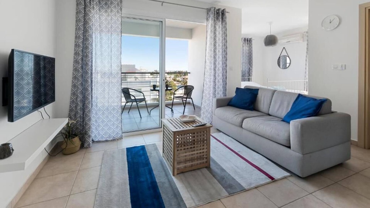 Lykabittos Apartment | Glabur Stays - The Sunny Atelier - Nicosia City