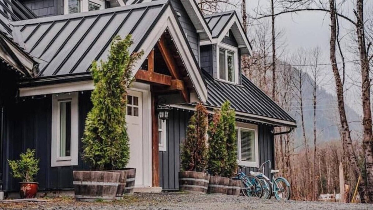 Upper Squamish House | Glacier Valley Farm 4 Bed