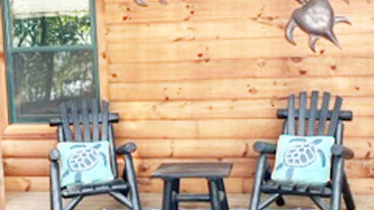 Oxford House | Glacier Lake Log Cabin