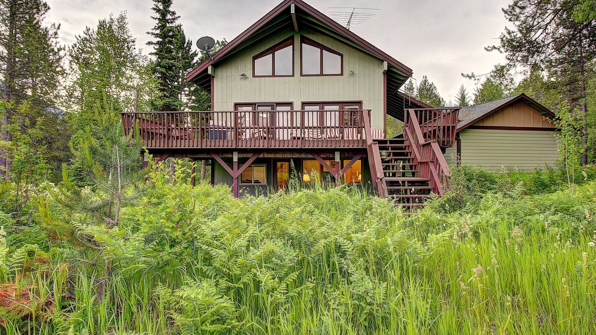 West Glacier House | Glacier National Park West Entrance - beat the traffic into GNP