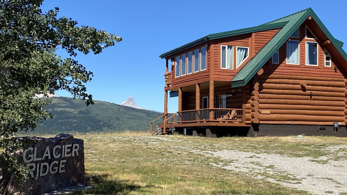 Babb Ski Chalet | Glacier Ridge - Chalet on Divide Ridge overlooking Glacier Park and St Mary Lake