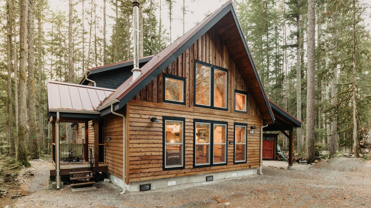 Warnick Cabin | Glacier Springs Cabin #39 - New Modern-Rustic Cabin with Air Conditioning!