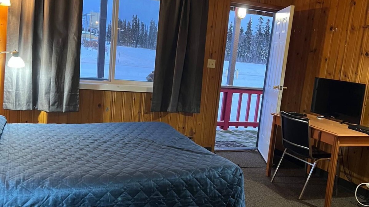 Haines Junction Hotel | Glacier View Inn
