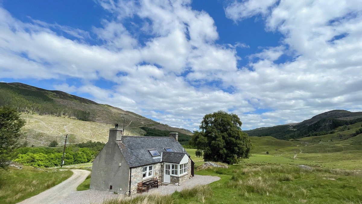 Kyleakin Cottage | Glacour Studio Cottage