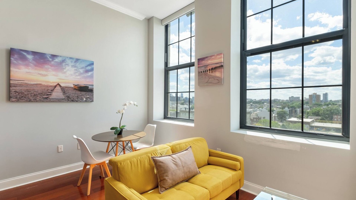 Olde Kensington Apartment | Glam Flat w View/Pool/Deck