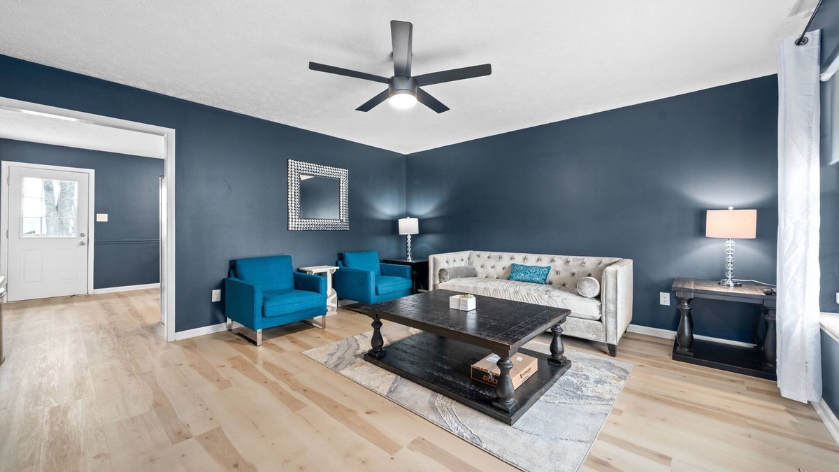 Oak Grove House | Glam Getaway! Close to Ft Campbell and the Casino!
