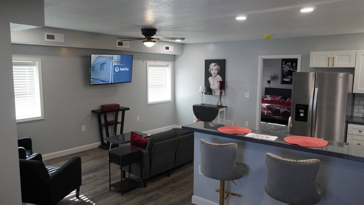 Fulton Apartment | Glamorous 1BR/1.5BA Apartment – Modern Charm with a Touch of Old Hollywood Glam