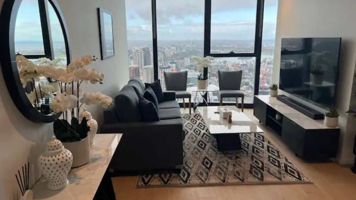 Southbank Apartment | Glamorous 2 bedder Southbank home