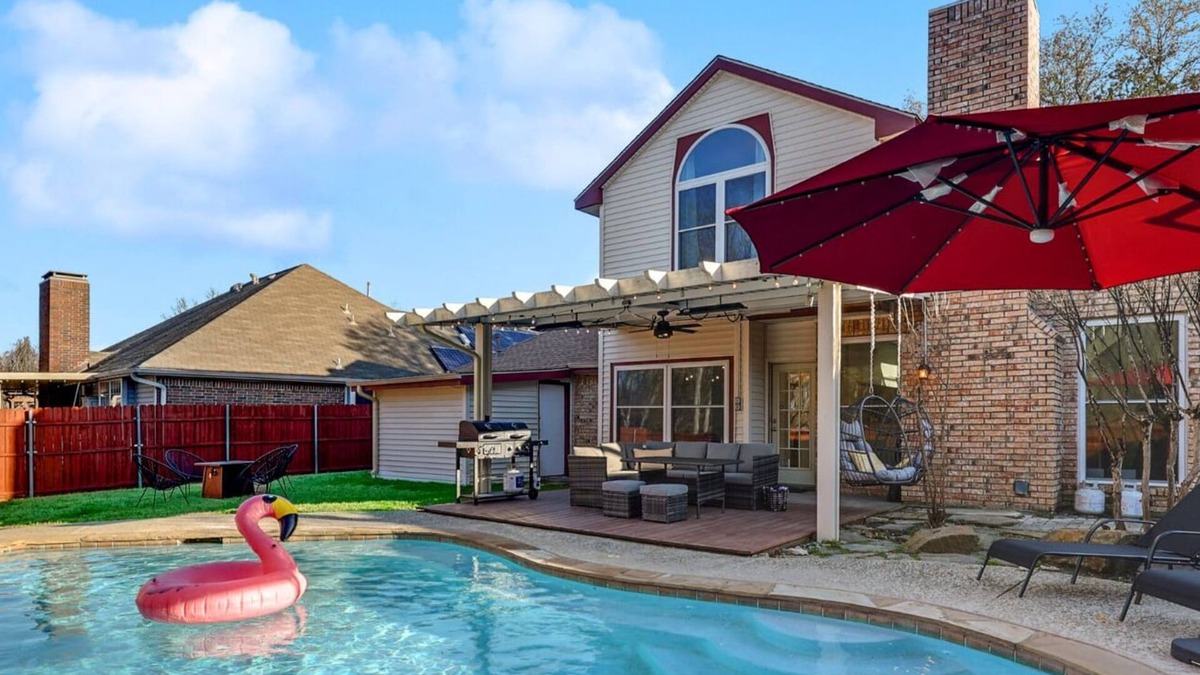 Mesquite House | Glamorous 4BR/2.5B Home with Pool, Game Room & Fire Pit