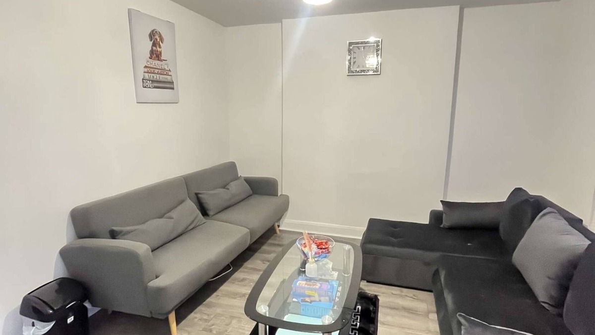 Askew Apartment | Glamorous flat in shepherd's bush