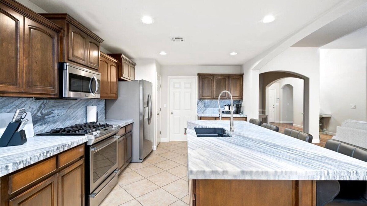 Bixby House | Glamorous Fox Hollow located in Bixby, OK