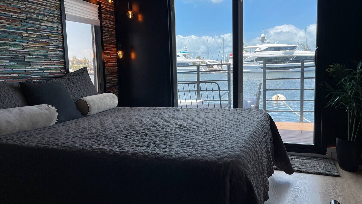 Key West Boat Rental | Glamorous Houseboat Stay - Enchantress Experience @ The Perry