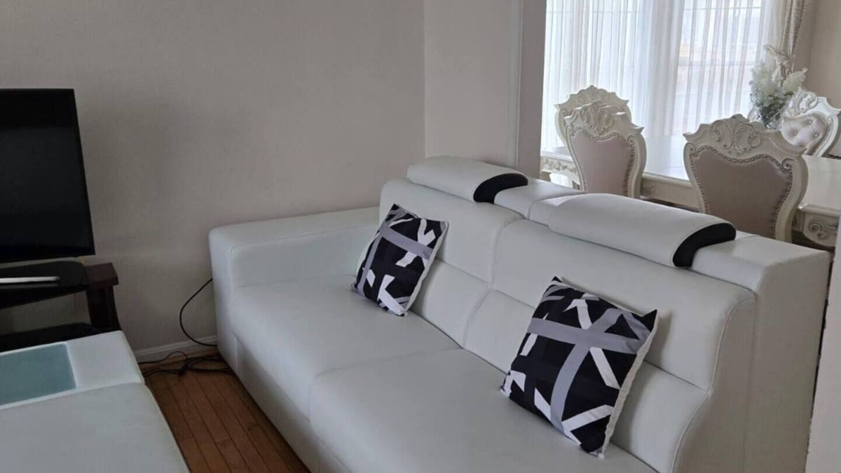 Greenbelt House | Glamorous Two level, 4 bedroom Family Home