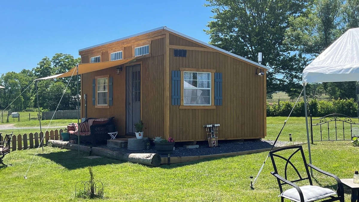 Mount Jackson Cabin | Glamp Shenandoah Valley. Stunning Tiny Home. Farm