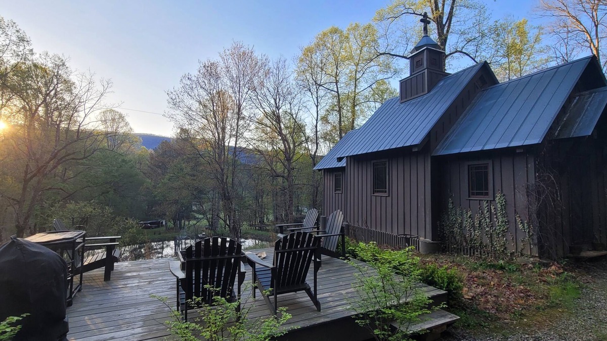 Upper Peachtree Cabin | Glamping at the Chapel—Wood-Fired Sauna Available