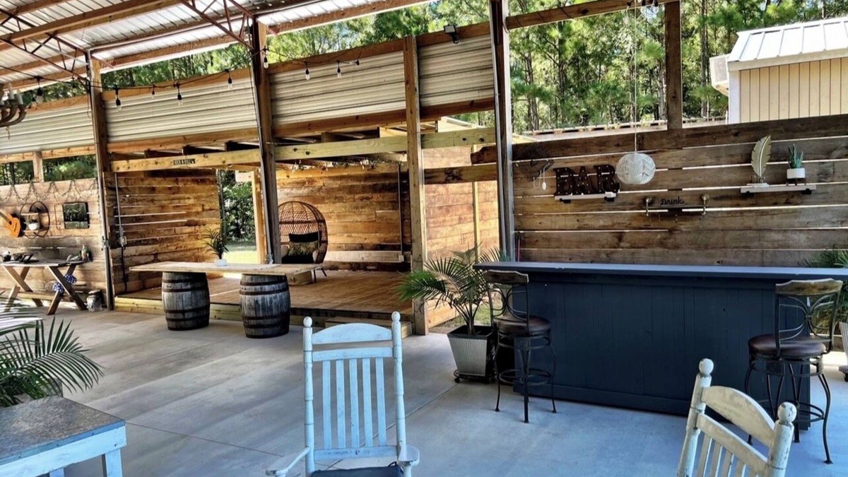 Swansboro Cottage | “Glamping” cute tiny cottage with huge outside area to hang out by the fire pit