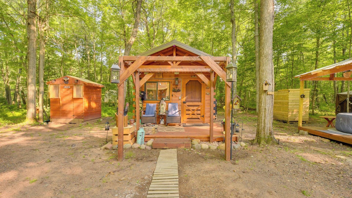 Webster Apartment | Glamping Getaway w/Porch in Wisconsin Northwoods