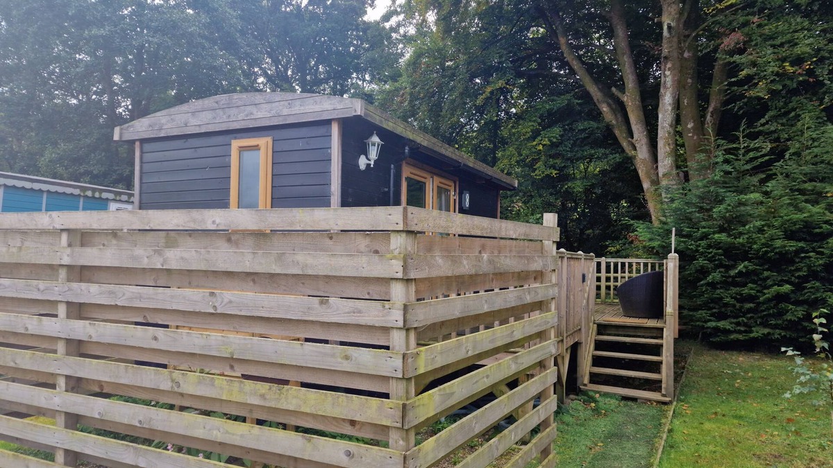 Llanfair Caereinion Cabin | Glamping Hut - Riverside 1