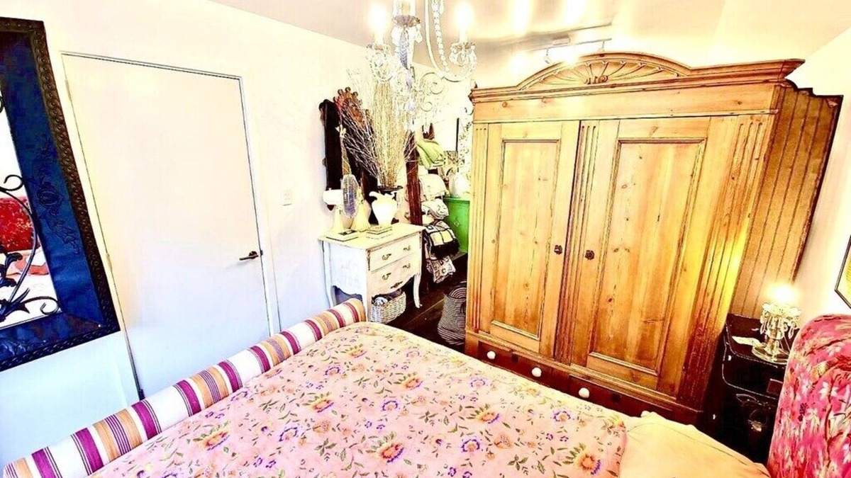 Lyttelton Apartment | Glamping in Luxury, Outdoor Bathroom With Boatshed Theme, Apartment, Sea Views!