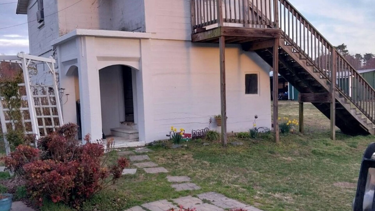 McLeansville House | Glamping in our 100 year old rustic bunkhouse on a 20 acre working horse farm !