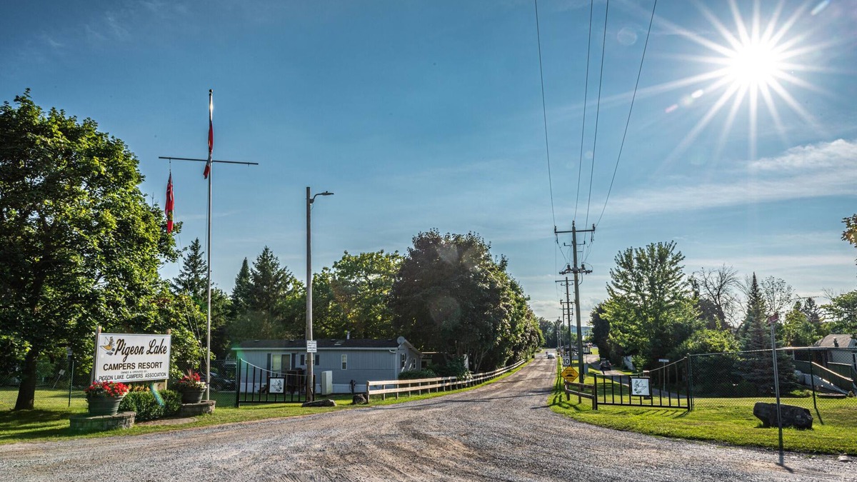Lakehurst House | Glamping in the Kawartha's