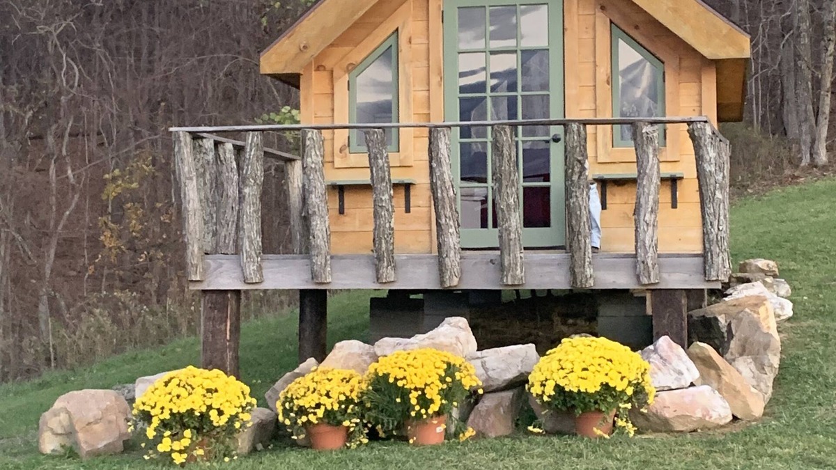 Covington Cabin | Glamping in the Tiny House with a Huge View
