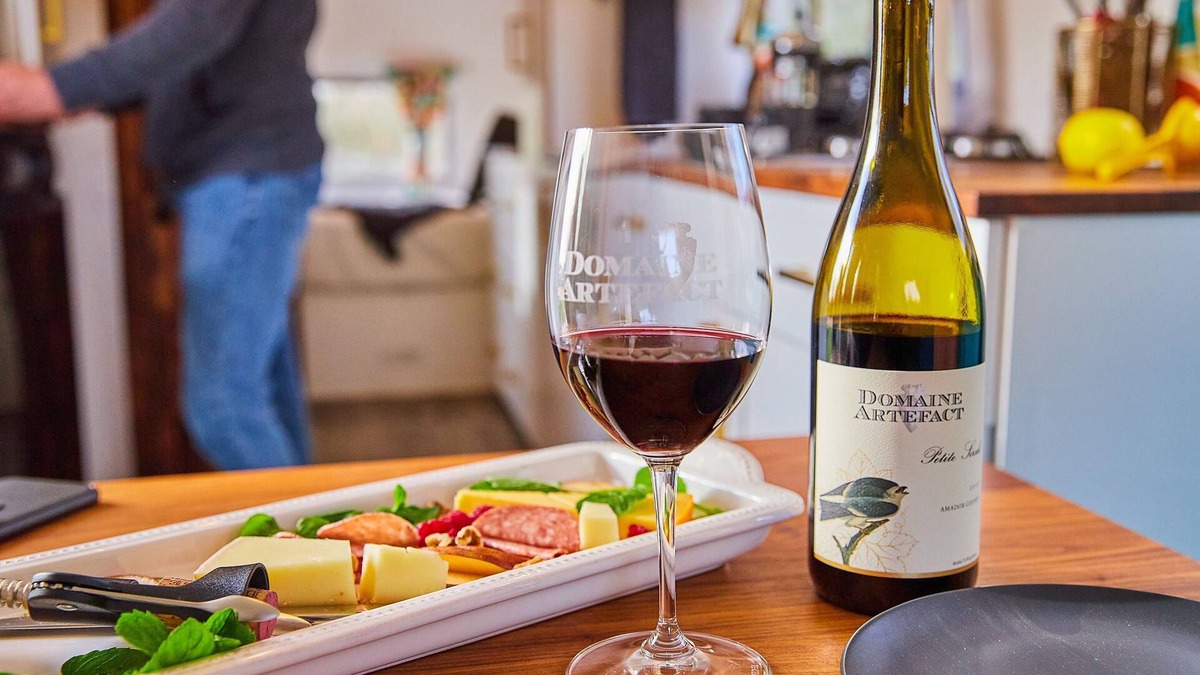Escondido House | "Glamping in the Vines" - Vineyard Airstream Trailer