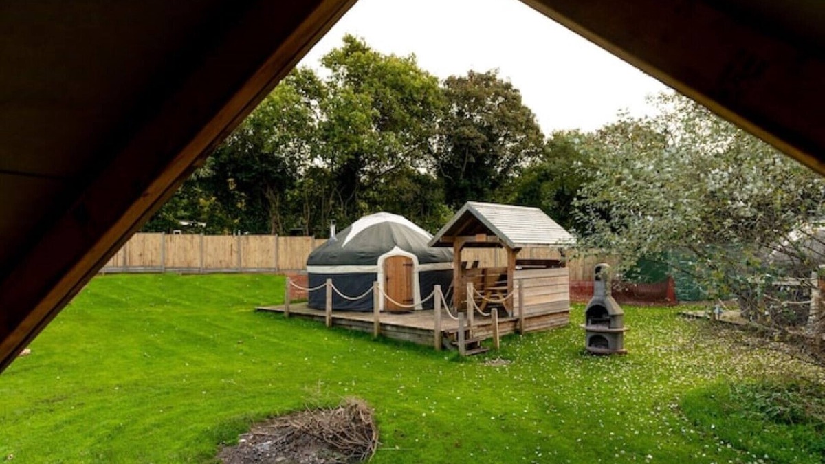 Cromer RV Rental | Glamping luxury Four Person Mongolian yurt - Binham Blue