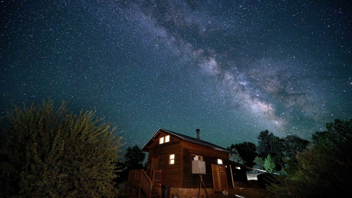 Fredonia Cabin | Glamping, off-grid adventure at peace-friendly cabin on 10 acres w/STARGAZING!