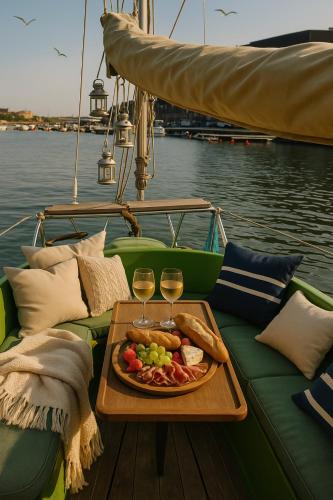 Trosso Boat Rental | Glamping on small, old boat in Karlskrona