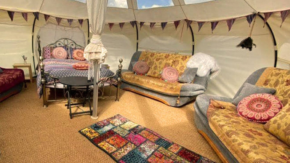 Wisbech RV Rental | Glamping with Llamas in Valentina Stargazer Belle