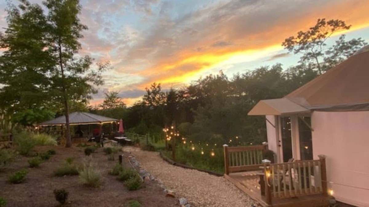 Mill Spring House | Glamping Yurt + Luxury Bath at Serenity Ridge