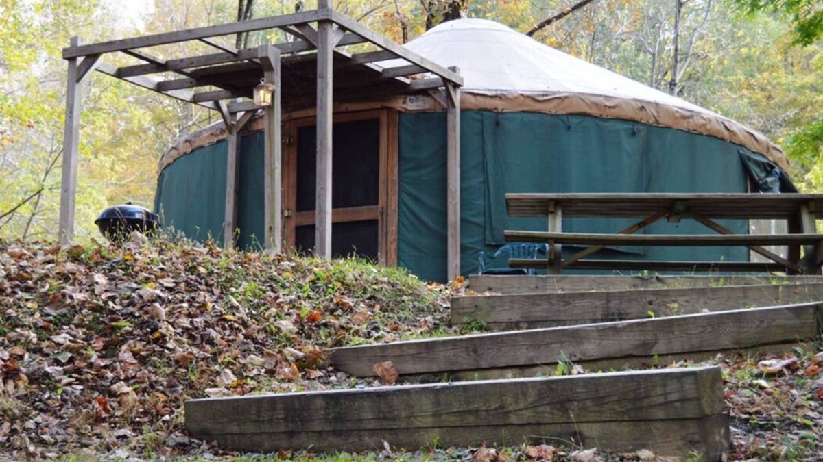 Elkins Cabin | GLAMPING YURT. Sleeps 4, HOT TUB, Pellet Stove