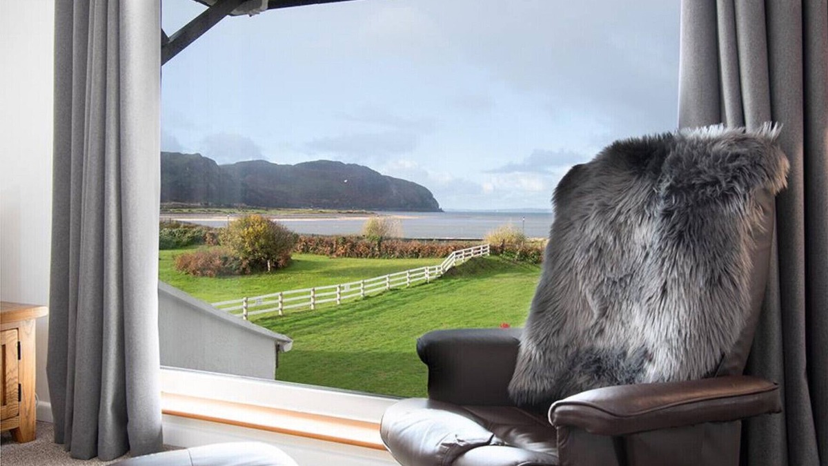 Deganwy Cottage | Glan Afon - Two Bedroom Cottage, Sleeps 4