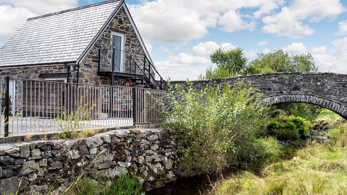 Rhydlydan Apartment | GLAN NUG BACH, pet friendly, with a garden in Rhydlydan