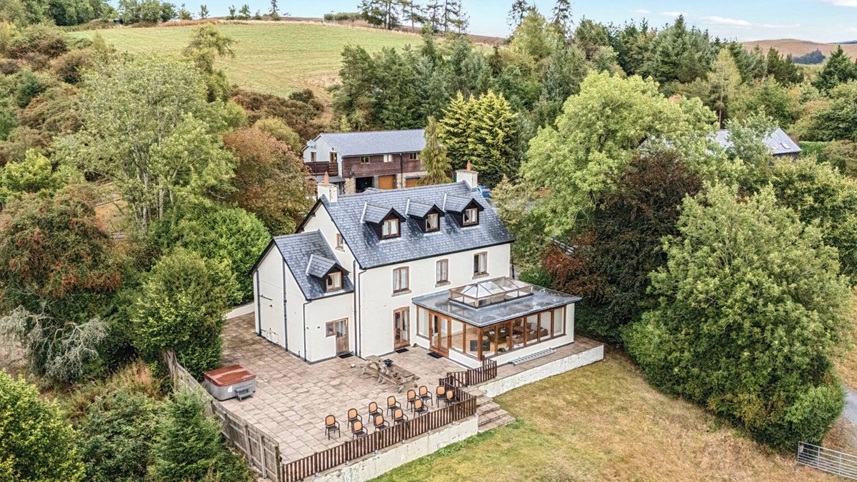 St Harmon Cottage | Glanyrafon Bungalow