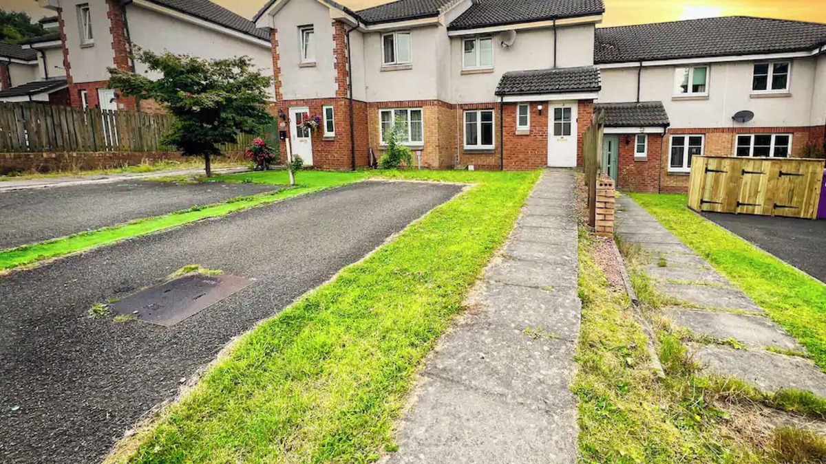 Glasgow House | Glasgow Central - Free Parking & , Free high speed internet , Private garden