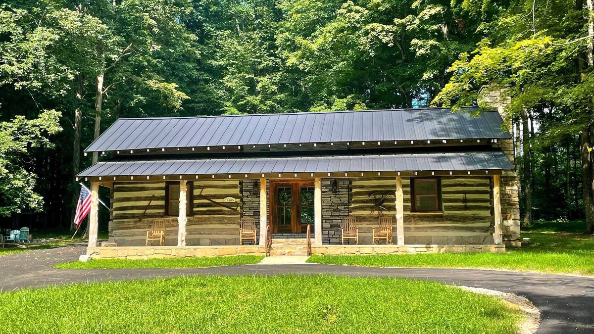 Glasgow Cabin | Glasgow Getaway w/Patio, Fireplace & Grill!