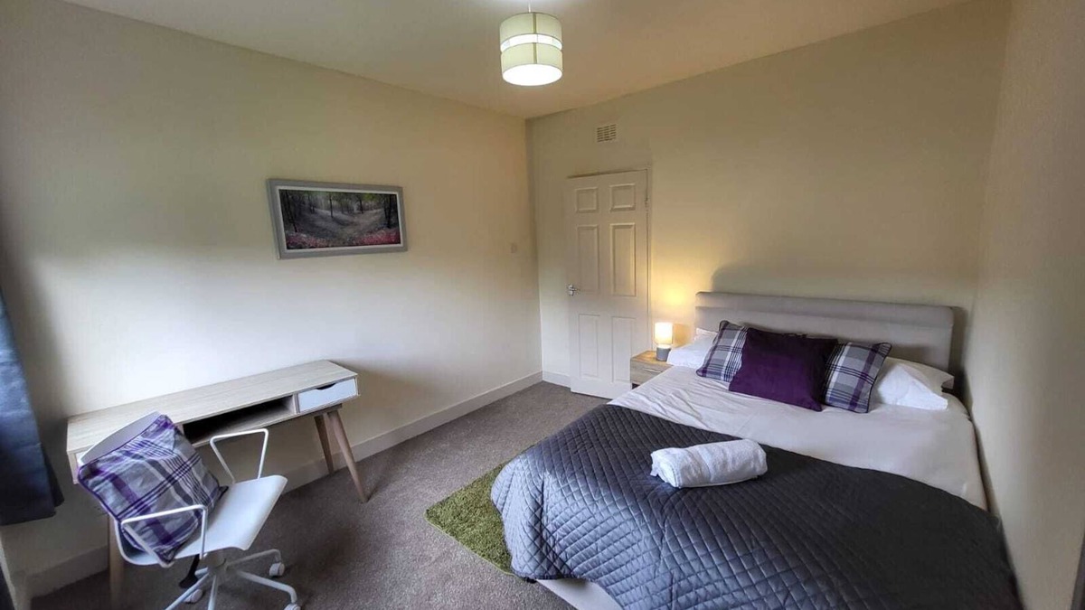 North Glasgow House | Glasgow, Spacious 3 bed house with parking