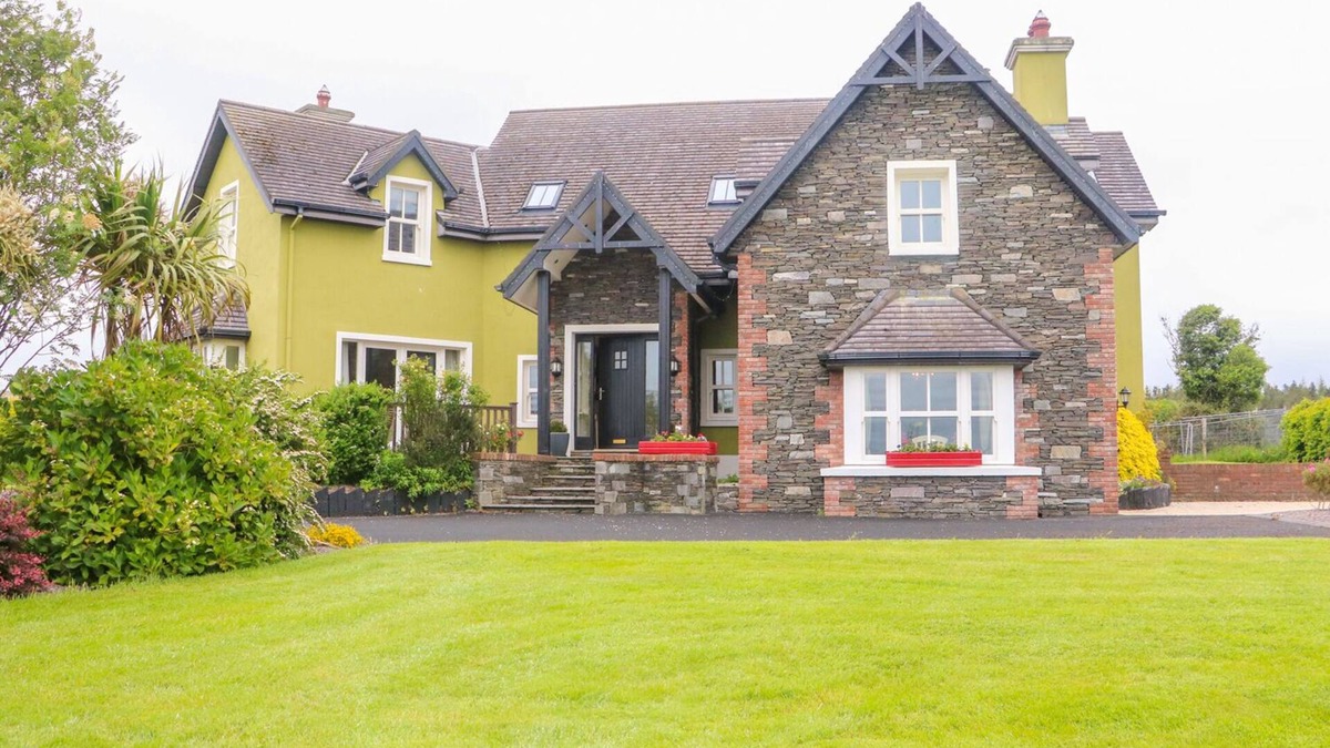Killarney Cottage | GLASMOR COUNTRY HOUSE, pet friendly in Firies, County Kerry