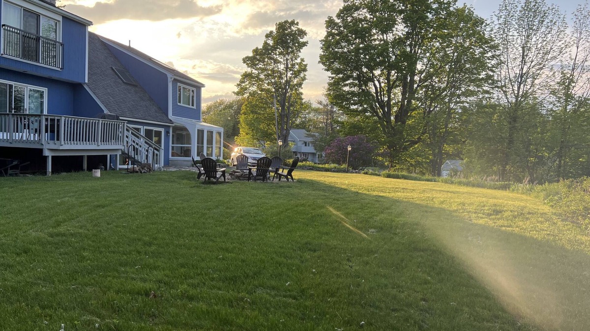 Gilford House | Glass House Getaway- 3 Minutes to Gunstock & Pet Friendly!