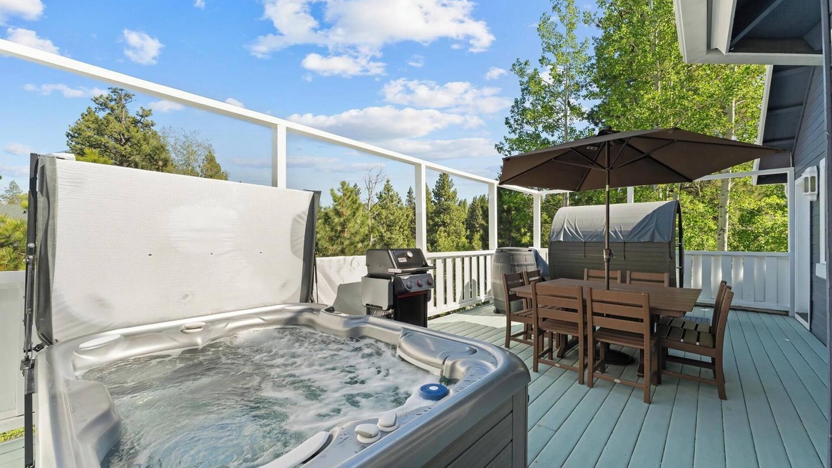Ponderosa Palisades House | Glass House HotTub Sauna Putt Green Gym Amenities
