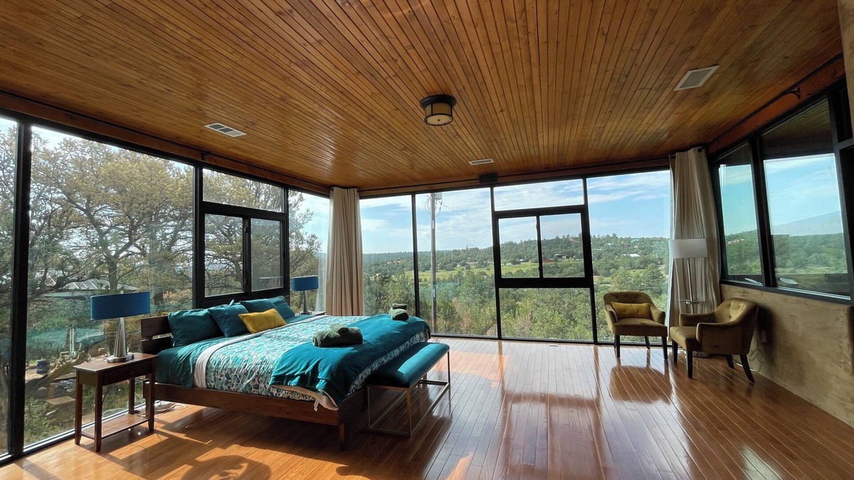 Zuzax House | Glass House with Hot Tub and Sauna