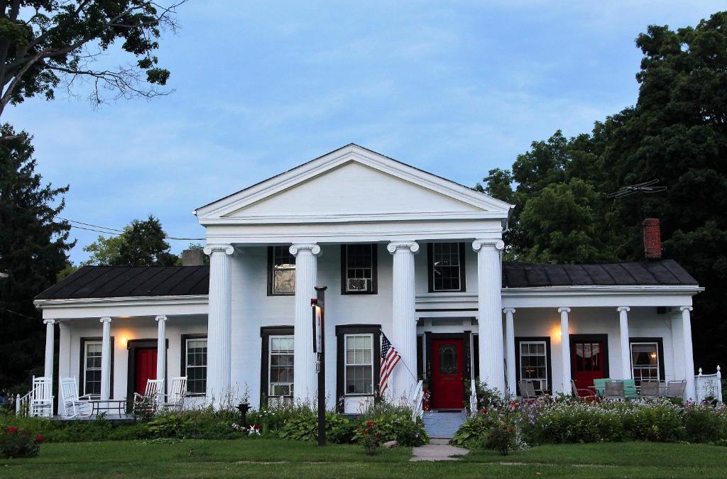 Interlaken Bed & Breakfast | Glass Magnolia Bed & Breakfast