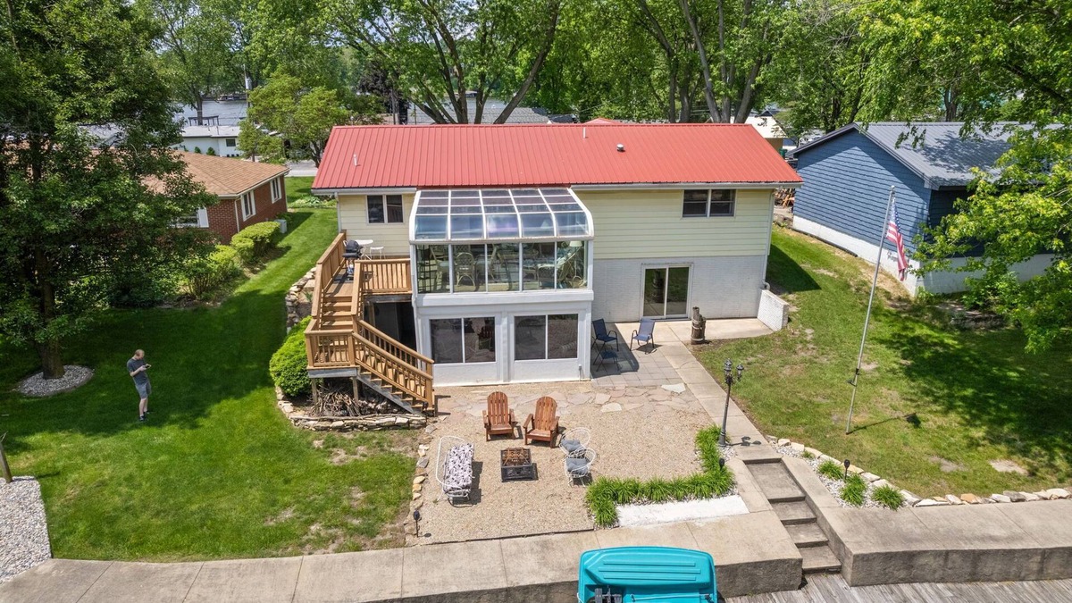 Monticello House | Glass Porch Cottage Lake Freeman