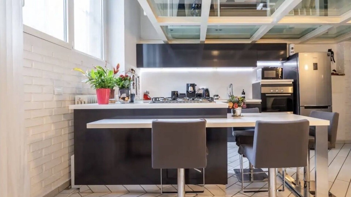 Portello Apartment | Glass three-room loft apartment with WiFi & Netflix
